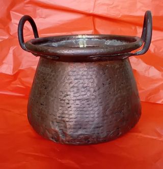 CALDERO ANTIGUO DE COBRE .