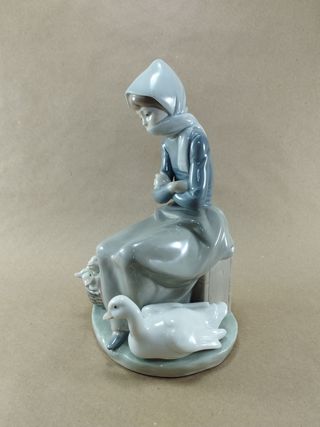 Lladró Vendedora de patos porcelana