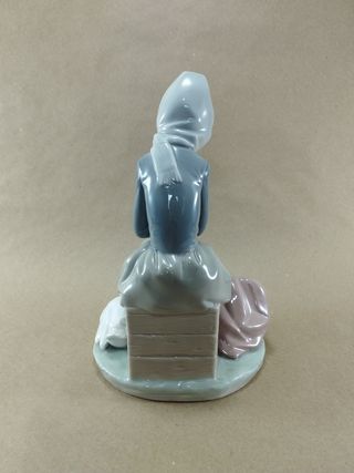 Lladró Vendedora de patos porcelana