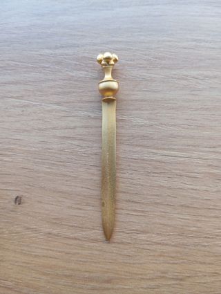 Joya: Mini espada dorada precolombina