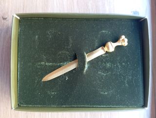 Joya: Mini espada dorada precolombina
