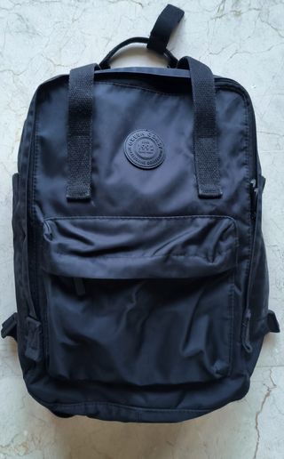 Mochila urbana negra