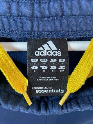 Chandal Adidas Performance Essentials. Estilo Sportswear Retro 2010’s Unisex