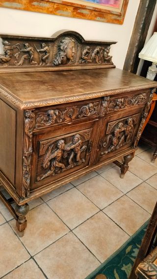 Comedor antiguo tallado a mano