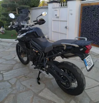 triumph tiger xc 800.