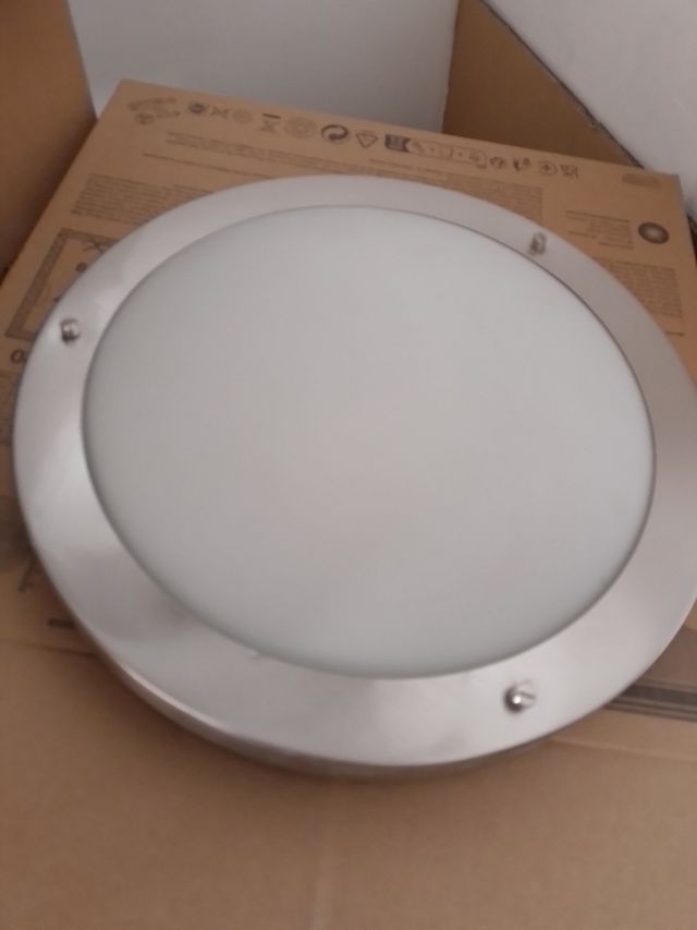 Plafón /aplique IP44  con sensor.