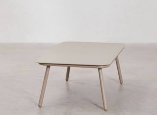 Mesa pequeña de exterior de la marca Sklum