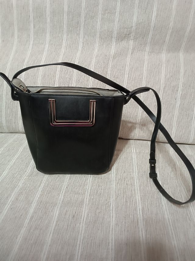 Borsa a tracolla nera e a mano Zara Basic