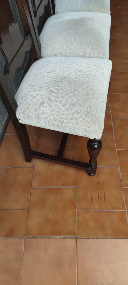 Cadeiras muito antigas