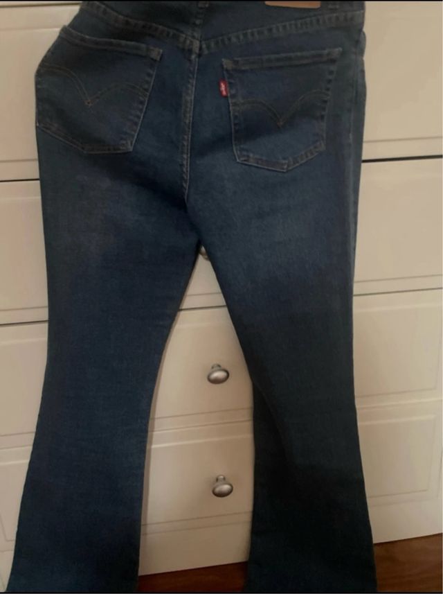 Vaqueros Levi's acampanados talla 16