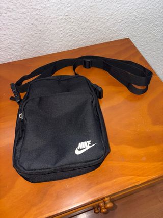 Riñonera Nike negra - bandolera