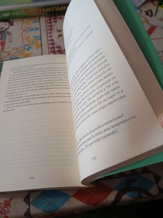La pequeña farmacia literaria: Una novela sobre...
