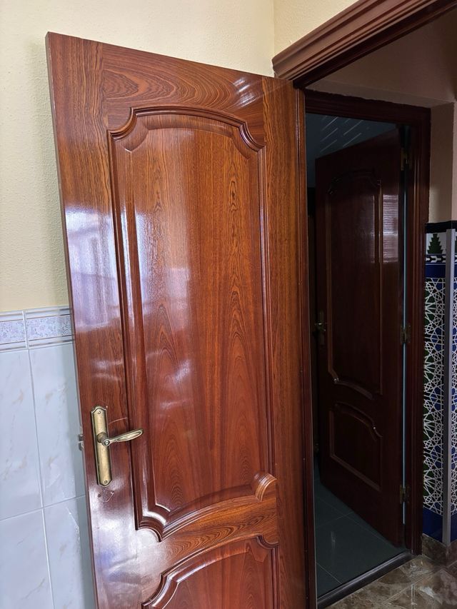 Puerta madera maciza