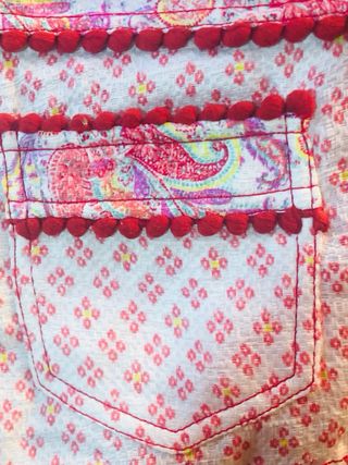 HPreppy - Shorts en rojo estampado tribal / etnico