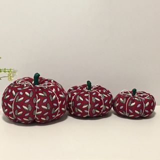 3 calabazas de tela hechas a mano tallo madera