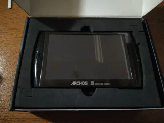 Archos 5 - 8GB Internet Tablet with Android