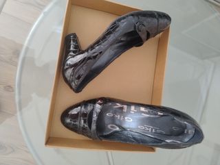 Zapatos negros de piel de 6 cms de tacón 