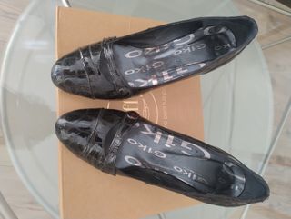 Zapatos negros de piel de 6 cms de tacón 