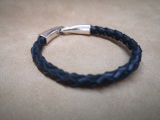 Pulsera cuero trenzado negra - plata