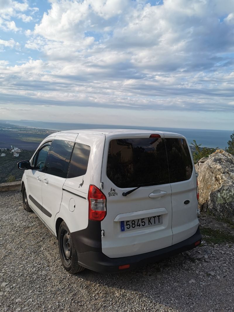 Ford Transit Courier 2018 - foto 1