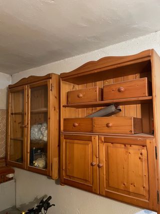 Vitrina madera pino con vitrinas