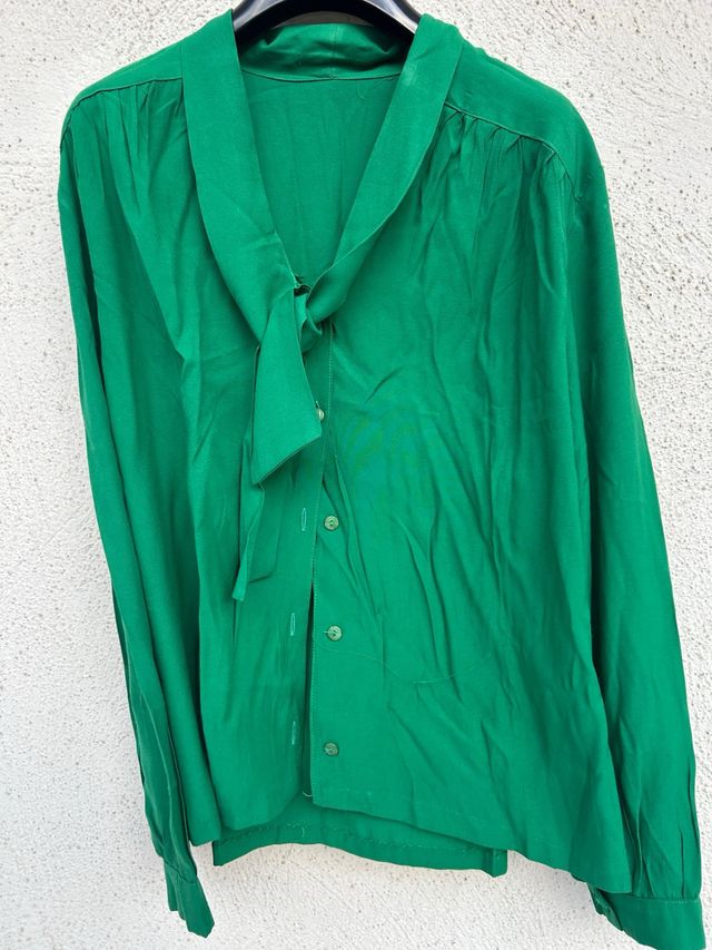 Camicia vintage verde con fiocco