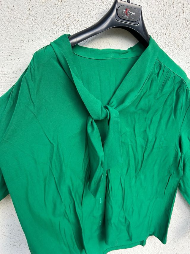 Camicia vintage verde con fiocco