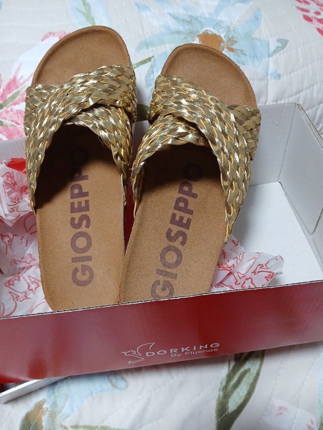 Sandalias Gioseppo doradas