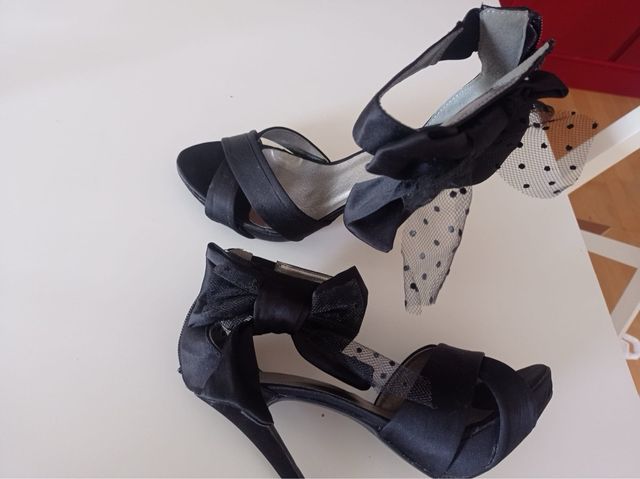 Sandalias negras tacón alto