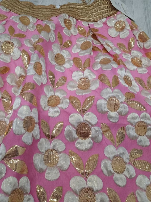 Falda floral dorada y rosa