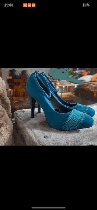 Tacones azules de tacón alto