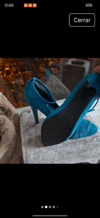 Tacones azules de tacón alto
