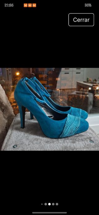 Tacones azules de tacón alto