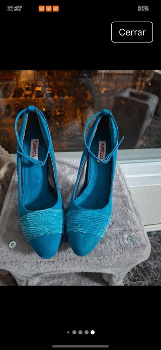 Tacones azules de tacón alto