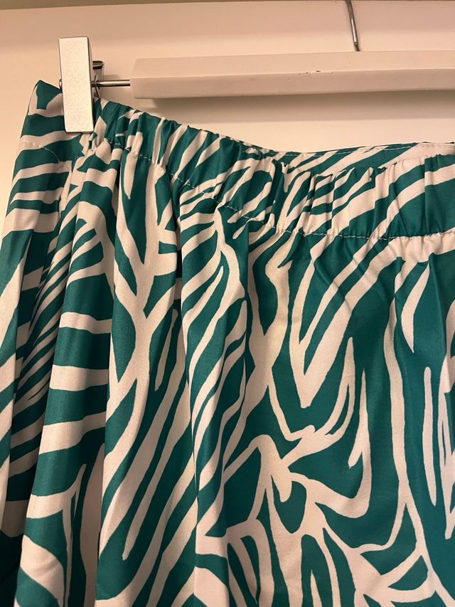 Falda midi cebra verde-blanca