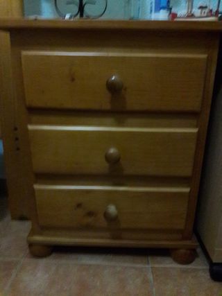 Mesita noche 3 cajones madera