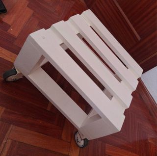 Puf rústico con ruedas