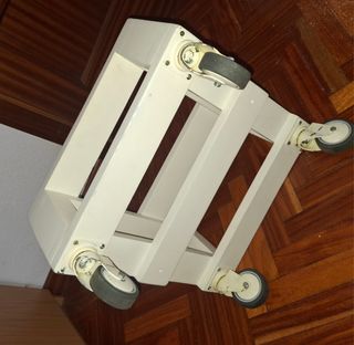 Puf rústico con ruedas