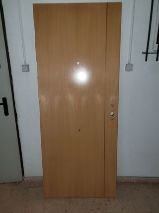 Puerta blindada de entrada sin marcos .