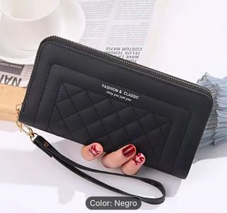 Cartera negra acolchada