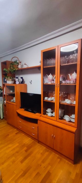Mueble salón madera - vitrina