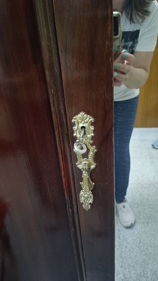 Armario antiguo una puerta
 puertas madera