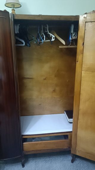Armario antiguo una puerta
 puertas madera