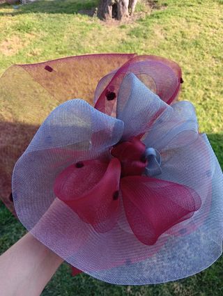 Tocado Rojo y Gris para eventos