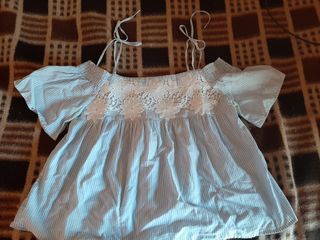 Blusa azul y blanca - Manga corta