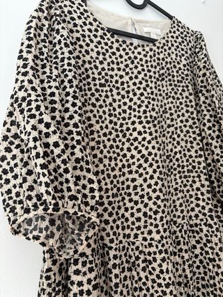 Vestido midi beige con estampado