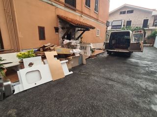 Traslochi trasporti sgomberi 349 868 9350