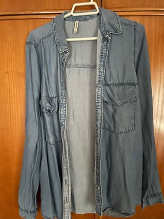 Camisa vaquera Stradivarius azul