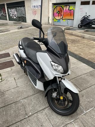 Yamaha XMAX 125 - Scooter