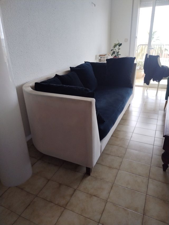 Divano a 3 posti beige e blu